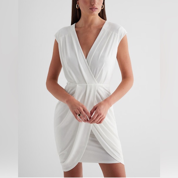 Express V-Neck Faux Wrap Pleated Mini Sheath Dress Size Small White NWT - Picture 1 of 3